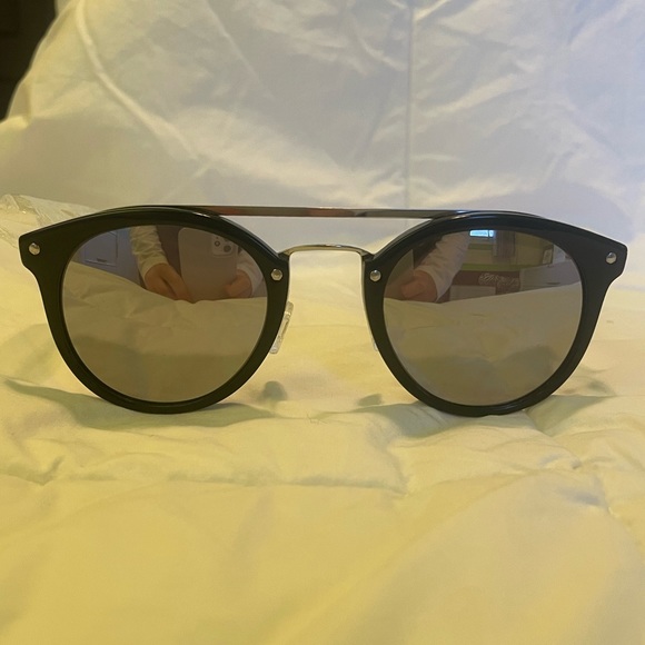 NWOT trendy sunglasses - Picture 1 of 5